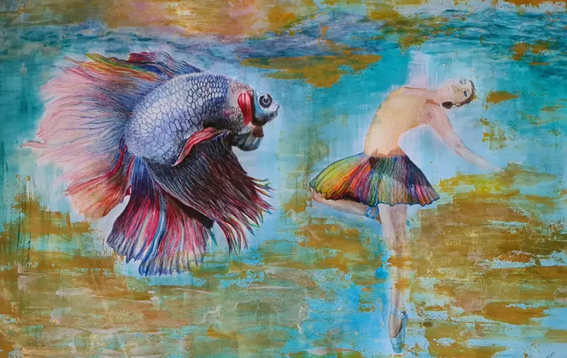 Gemälde mit einer Ballerina in arabesker Pose und einem bunten Betta-Fisch, beide vor einem abstrakten, farbenreichen Hintergrund, als Sinnbild für den Tanz als Ursprungsform menschlicher Kunst.